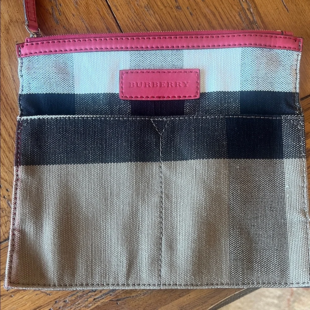 BURBERRY
Calfskin Canvas Ashby w/Tassel Hobo Tan and Black w/Coral Pink Accents - Picture 3 of 12